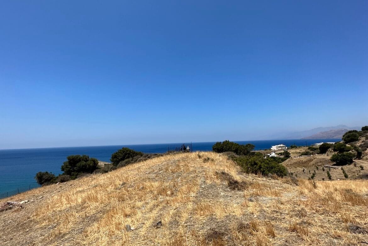 Land of 5.700 sqm in Triopetra.