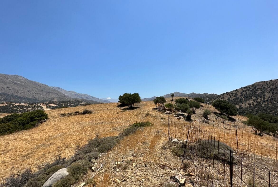 Land of 5.700 sqm in Triopetra.