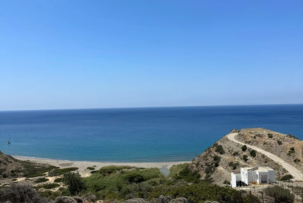 Land of 5.700 sqm in Triopetra.