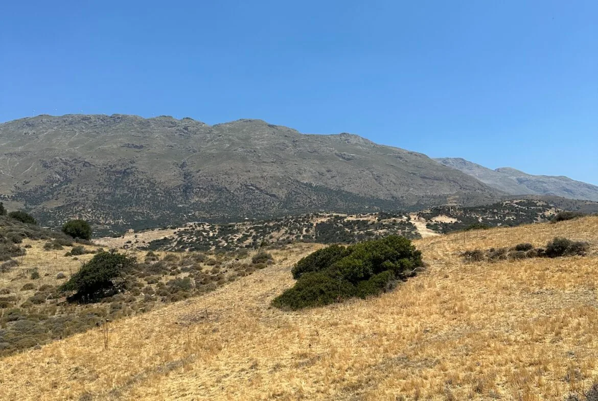 Land of 5.700 sqm in Triopetra.