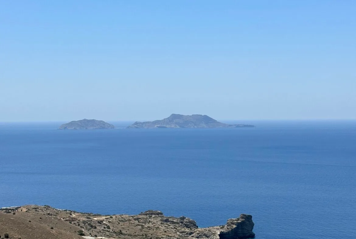 Plot of 5.000 sqm above Agios Pavlos.