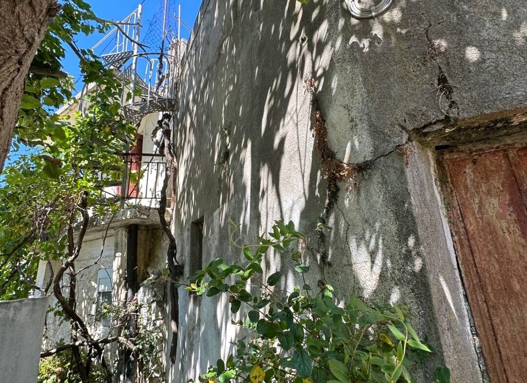 Old house of 100 square meters in Kentrochori.