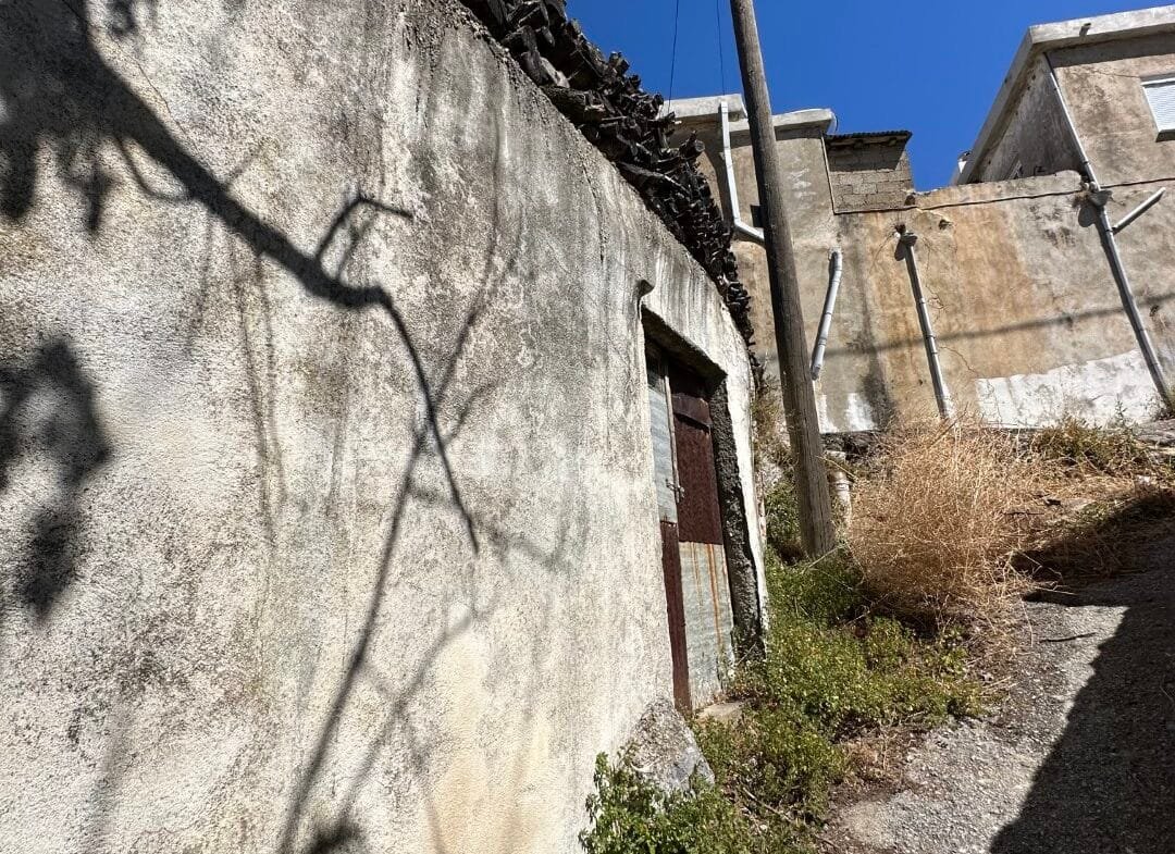 Old house of 100 square meters in Kentrochori.