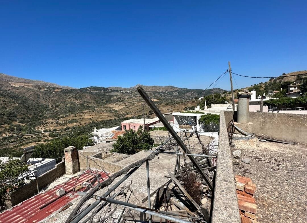 Old house of 100 square meters in Kentrochori.