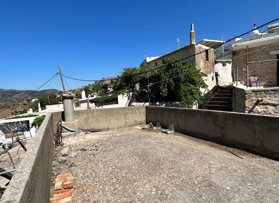 Old house of 100 square meters in Kentrochori.
