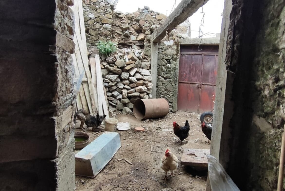 Two-story stone house in Sactouria.
