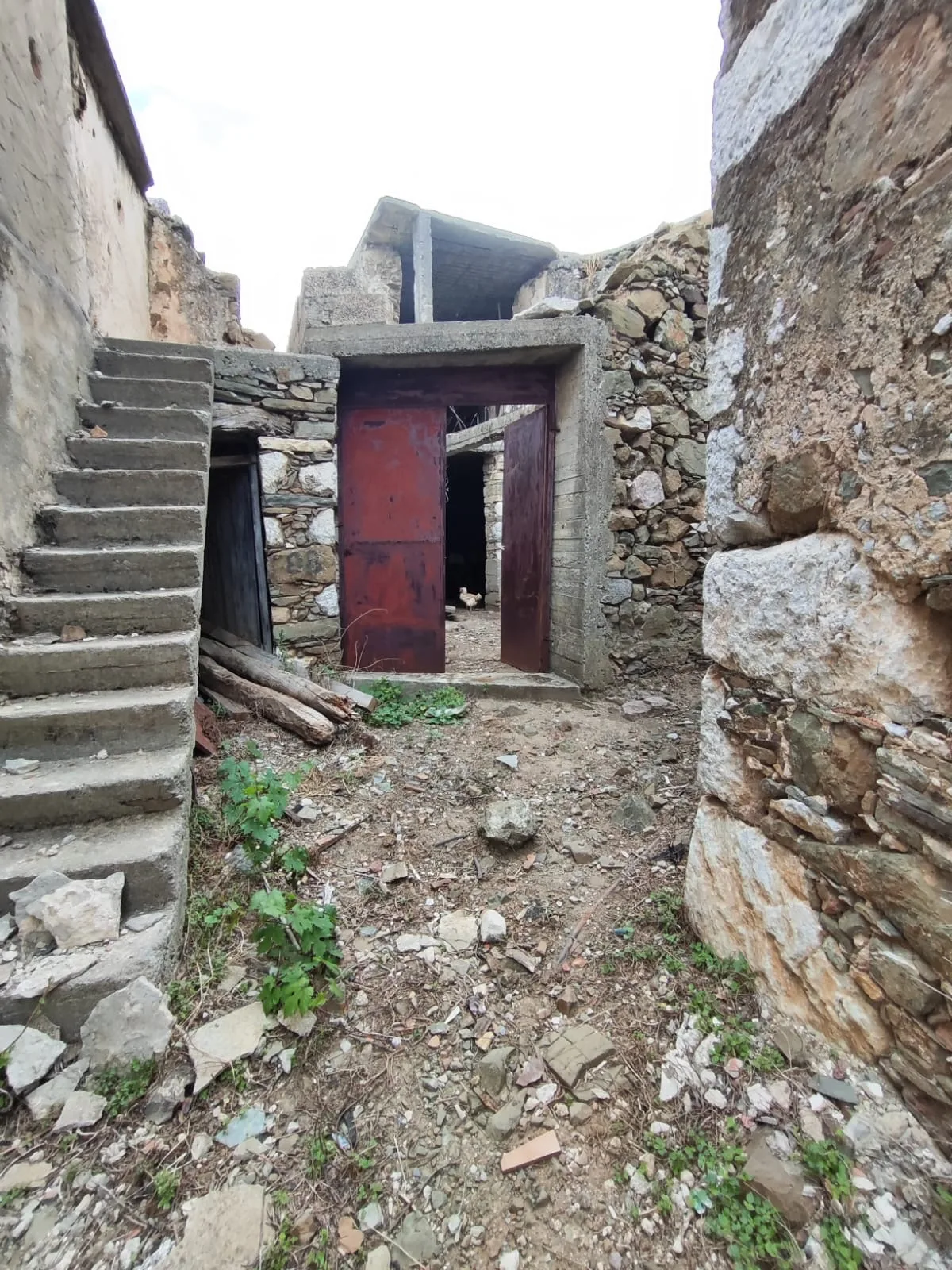 image00014 Two-story stone house in Sactouria.