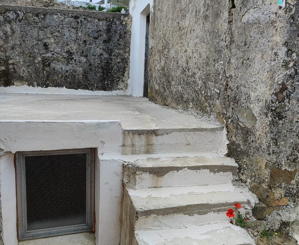Two-story stone house in Sactouria.