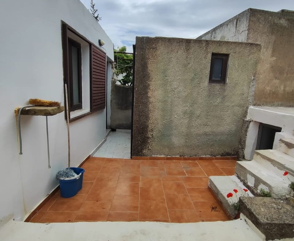 Two-story stone house in Sactouria.