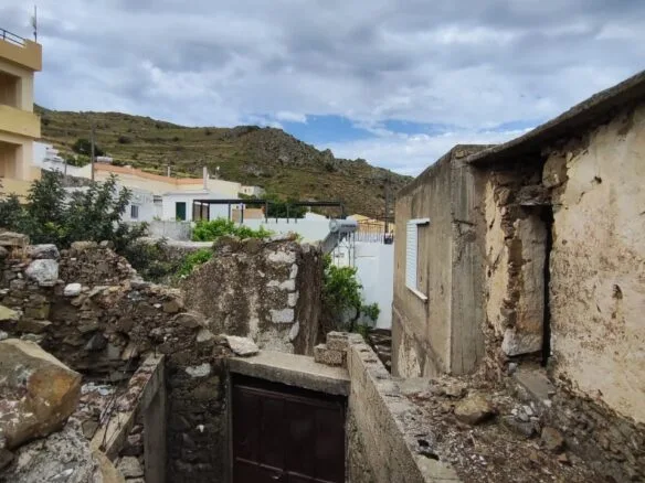 Two-story stone house in Sactouria.