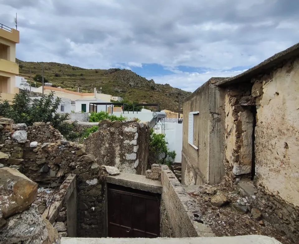 Two-story stone house in Sactouria.
