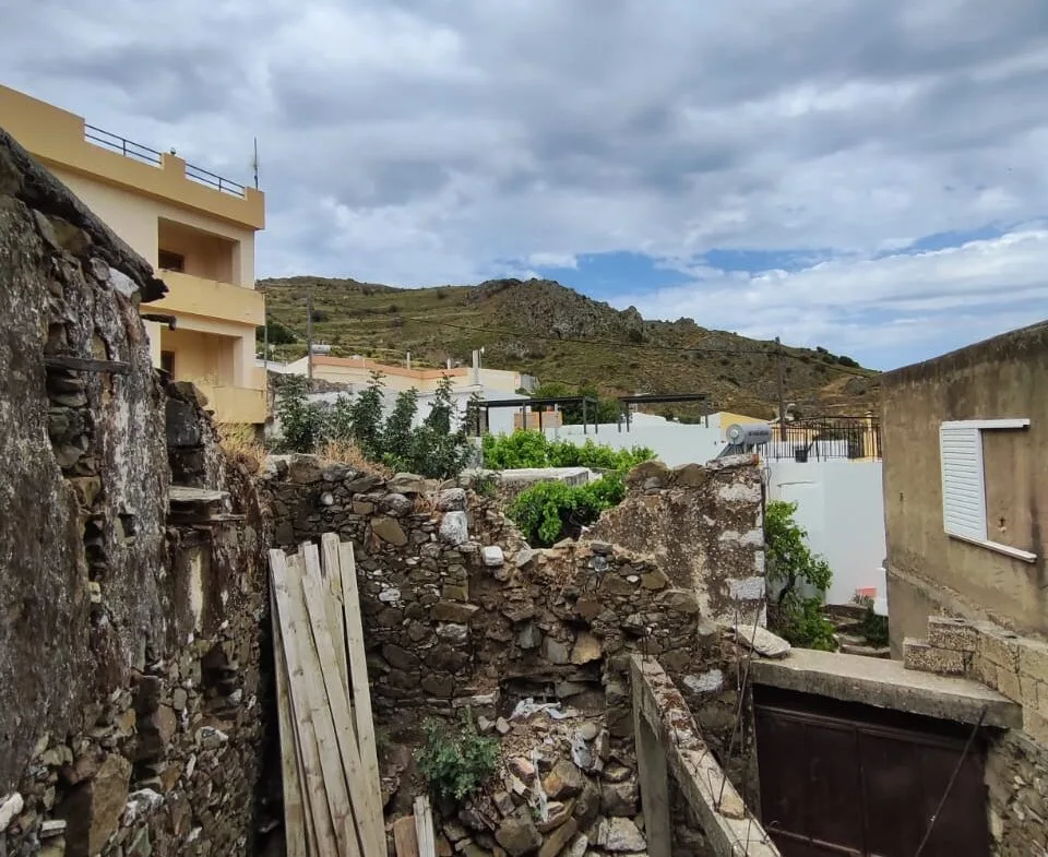 Two-story stone house in Sactouria.