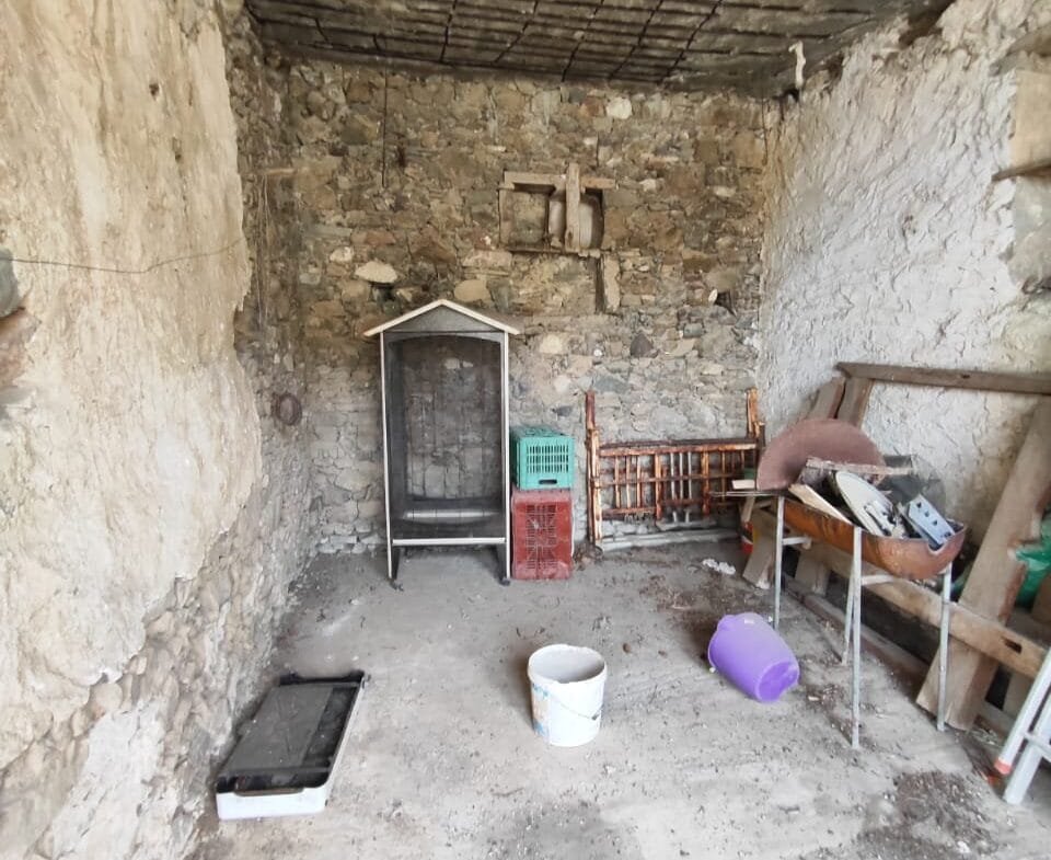 Two-story stone house in Sactouria.